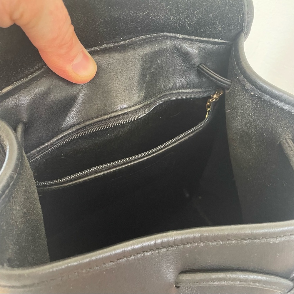Vintage COACH Black Leather Backpack with Turn-Lock Closure - Picture 5 of 9